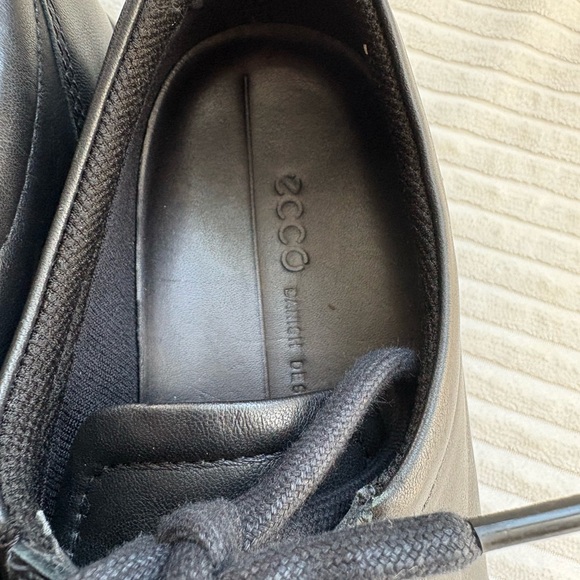 ECCO Women’s “Soft 7”
Comfortable waterproof black leather shoes. Size 38/7.5 - Picture 5 of 8